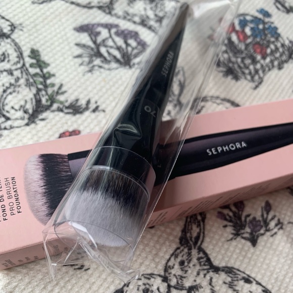 New Sephora Collection PRO Foundation Brush (No. 70) - Picture 3 of 9